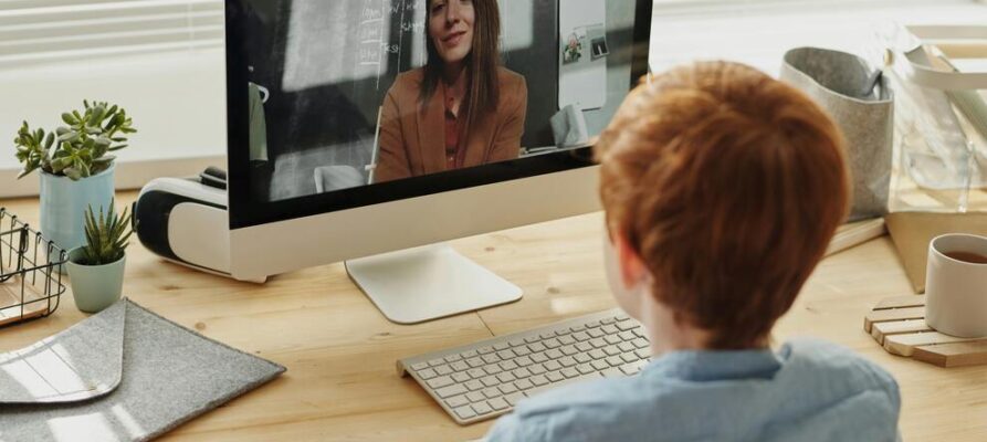 La segunda sesión del XII Foro Invertido de Interconectados tiene como tema principal la creación de proyectos con el sector educativo